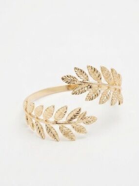 NWT ⚜️👑⚜️ ATTERRI Gold Toned Floral Adjustable Arm Cuff